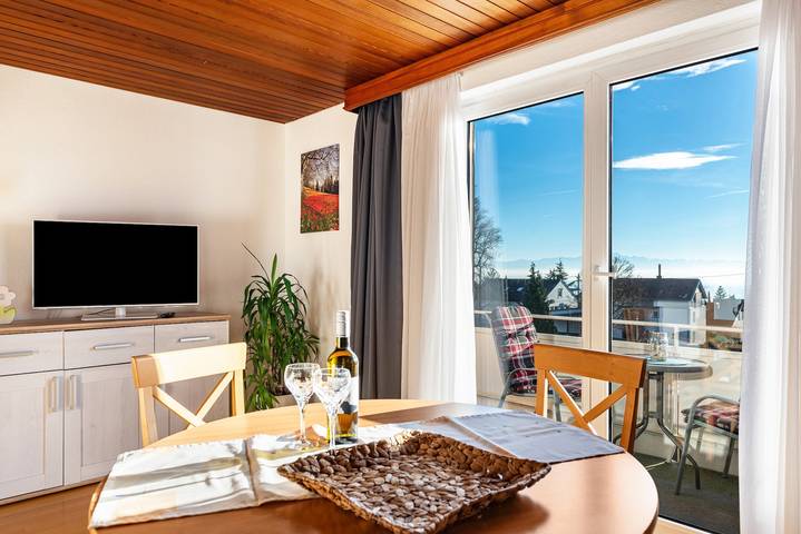 Ferienwohnung für 4 Personen, mit Balkon und Garten sowie Seeblick in Meersburg