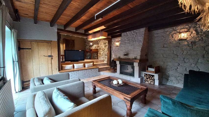 Gîte pour 4 personnes, avec jardin et terrasse dans Gimnée