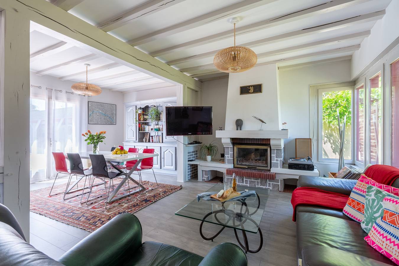 Villa Cosmique - Maison avec piscine et jacuzzi in Saint-Doulchard, Bourges region