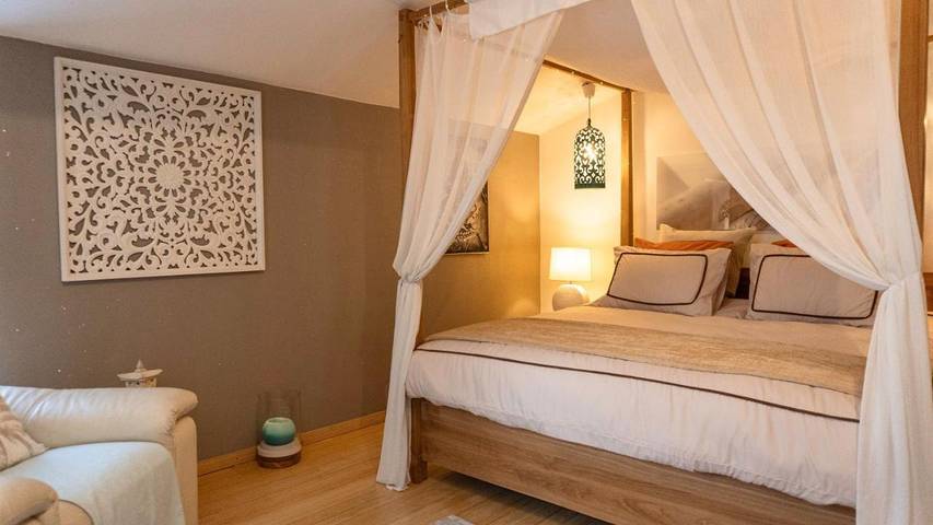 Gîte pour 2 personnes, avec jardin ainsi que vue et balcon dans Forrières