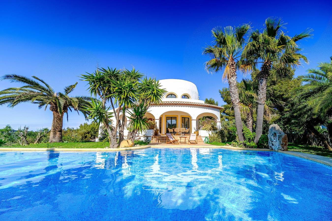 Holiday Home 'Gran Villa En Jávea - Granadella' with Sea Views, Wi-Fi & Air Conditioning in Granadella, Jávea
