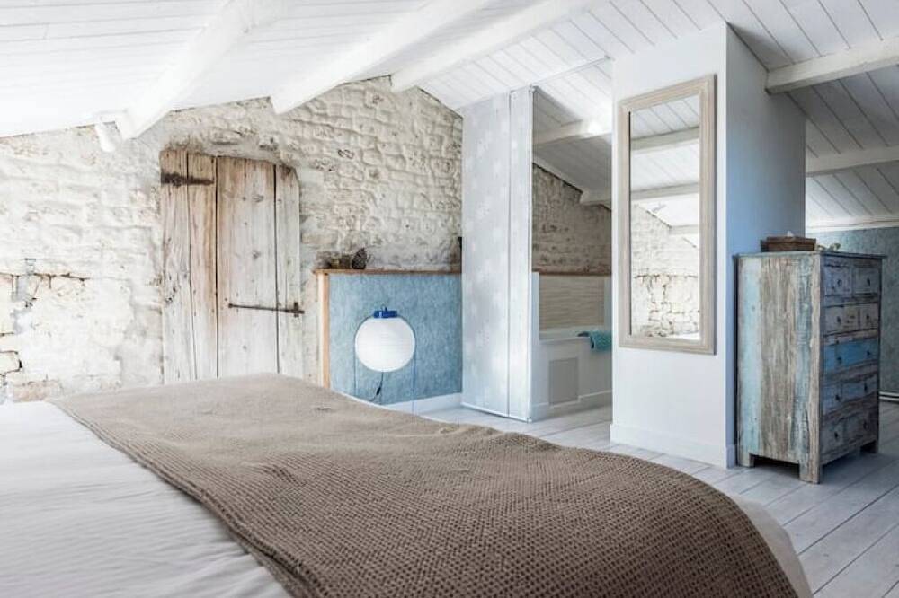 \"Le Caribou ***** \" Gîte champêtre pour 4 personnes en campagne charentaise in Landrais, Région de Rochefort