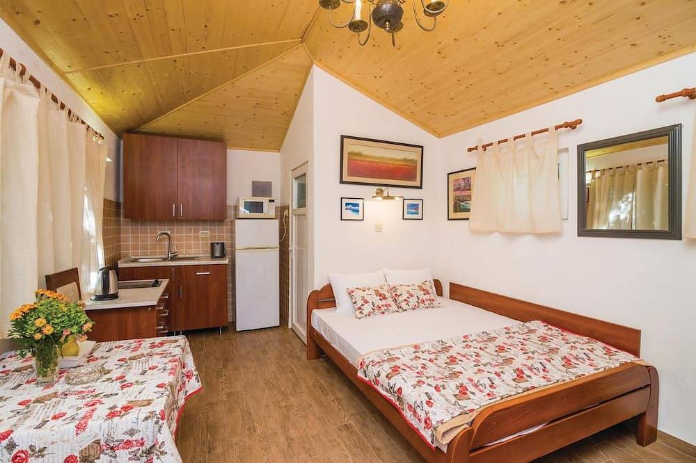 Ganze Wohnung, Stylish Bungalow for Three in Boka Kotorska