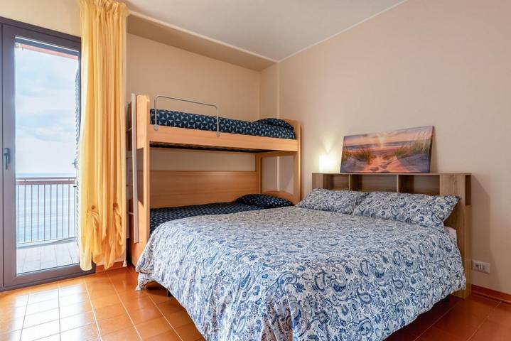 Ganze Wohnung, Ferienwohnung für 2 Personen mit Balkon/Terrasse in Sant'Alessio Siculo, Messina Provinz