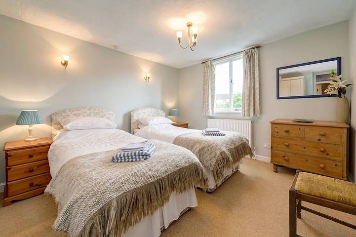 Wisteria Cottage, Topsham in Crealy Adventure Park, Devon