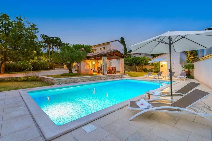 Ferienhaus für 7 Personen, mit Garten und Terrasse sowie Pool
