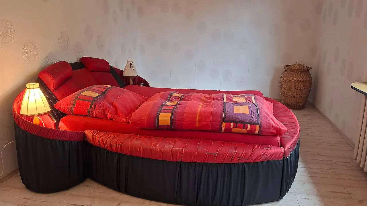 Ganze Ferienwohnung, Gemütliche 70 m² große Wohnung mit Parkplatz, WLAN und in der Nähe des Flusses und eines Restaurants in Staßfurt, Magdeburger Börde