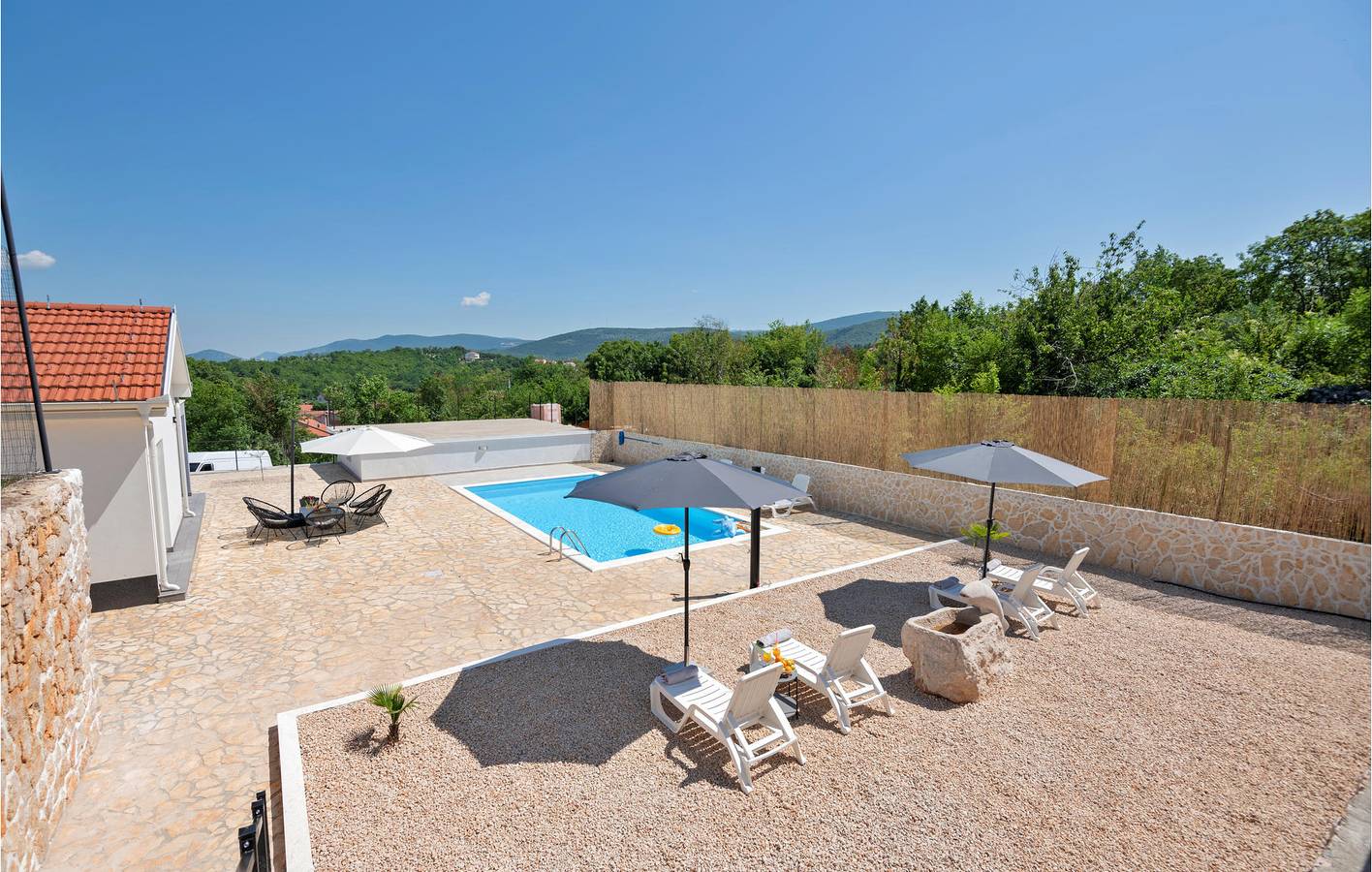 Charmantes 2-Zimmer-Apartment mit Pool, WLAN und Terrasse in der Nähe des Flusses Matica in Imotski, Makarska Riviera