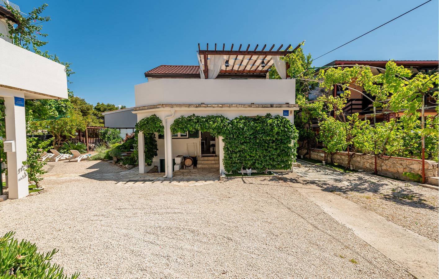 Charming 2-Bedroom Apartment with Pool, Terrace & Wi-Fi near Beach! in Vir