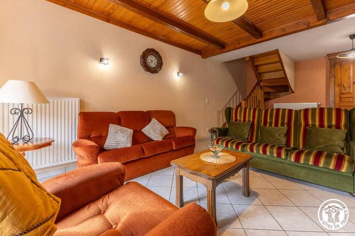 Gîte pour 5 personnes, avec jardin à Murol - 2