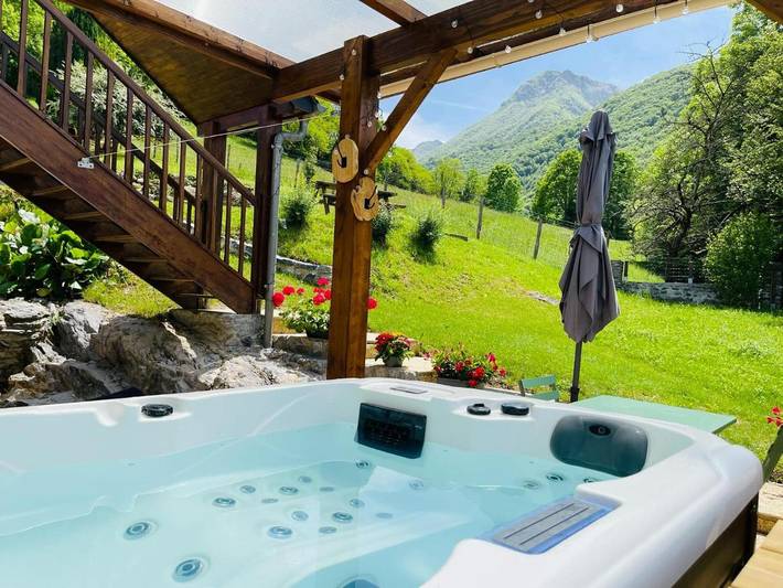 Gîte pour 2 personnes, avec jacuzzi et jardin à Arthez-d'Asson