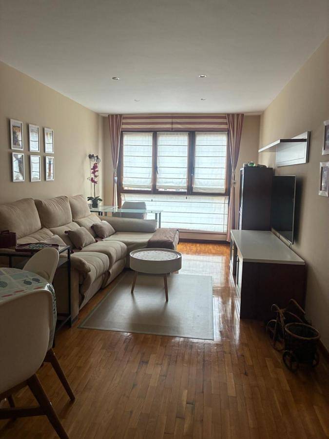 Apartamento de vacaciones para 5 personas, con balcón y jacuzzi - 1
