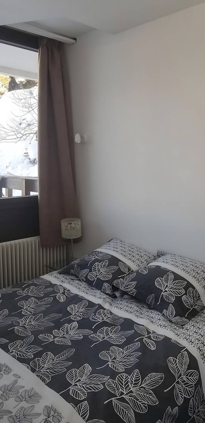 Apartamento entero, Apartamento de 2 dormitorios con piscina, vistas a la montaña, piscina compartida y balcón in Chamrousse, Parque Nacional de los Ecrins