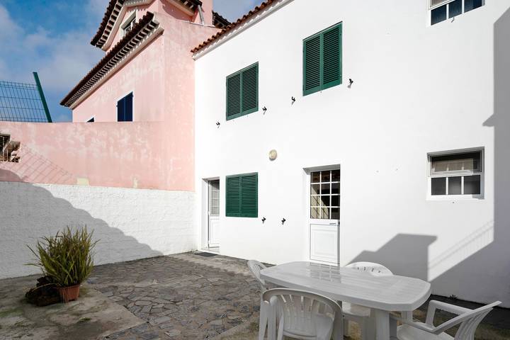Holiday Home 'Silvia's House' with Private Terrace, Private Garden and Wi-Fi in São Miguel Island, Rosto do Cão (Livramento)