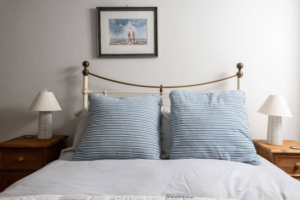 Fron Dderw, pet friendly, character holiday cottage in Bala in Bala, Snowdonia