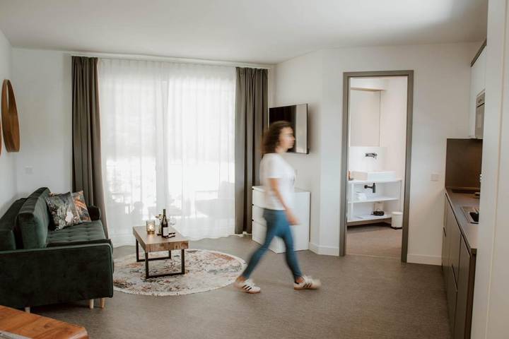 Hotel, mit Balkon und Terrasse