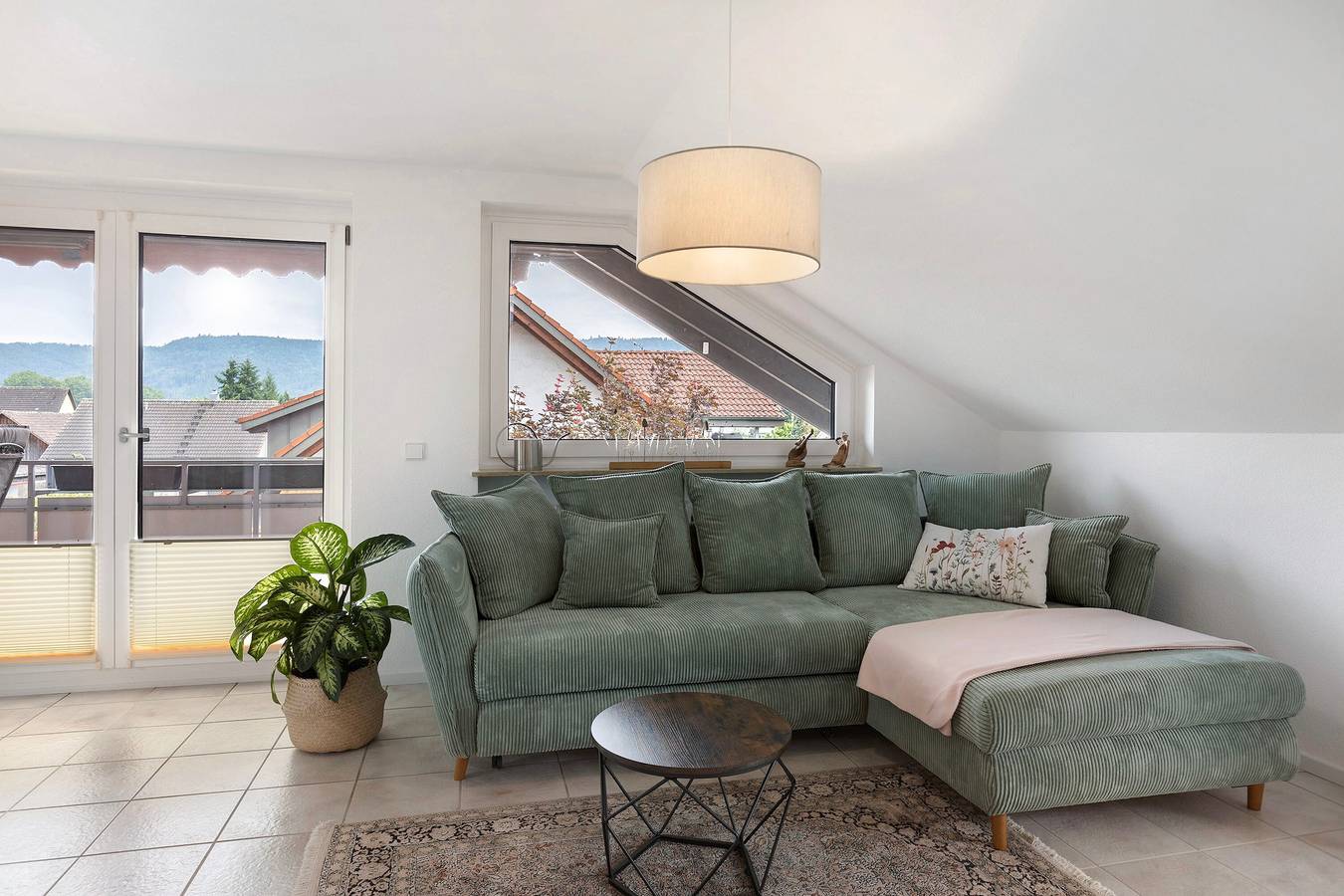 Entire apartment, Apartment 'Fewo-worb' with Mountain View, Balcony and Wi-Fi in Rielasingen-Worblingen, Hegau