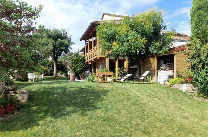 Location de vacances pour 9 personnes, avec Balcon et Terrasse ainsi que Jardin et Vue à Mancey
