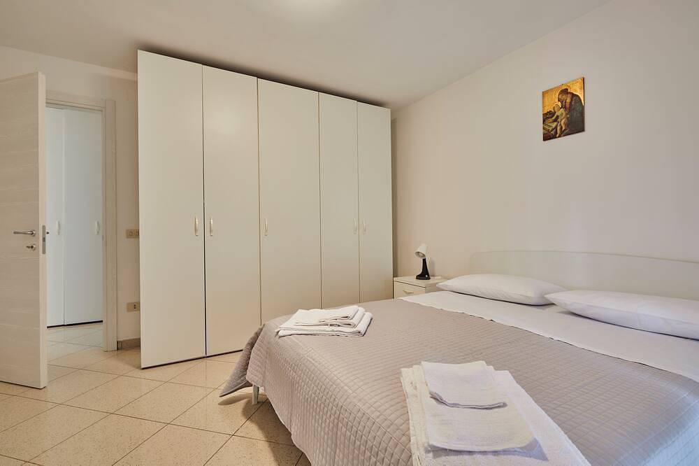 Entire apartment, Apartment Pozzuoli | A few steps from the metro in Pozzuoli, Naples Province