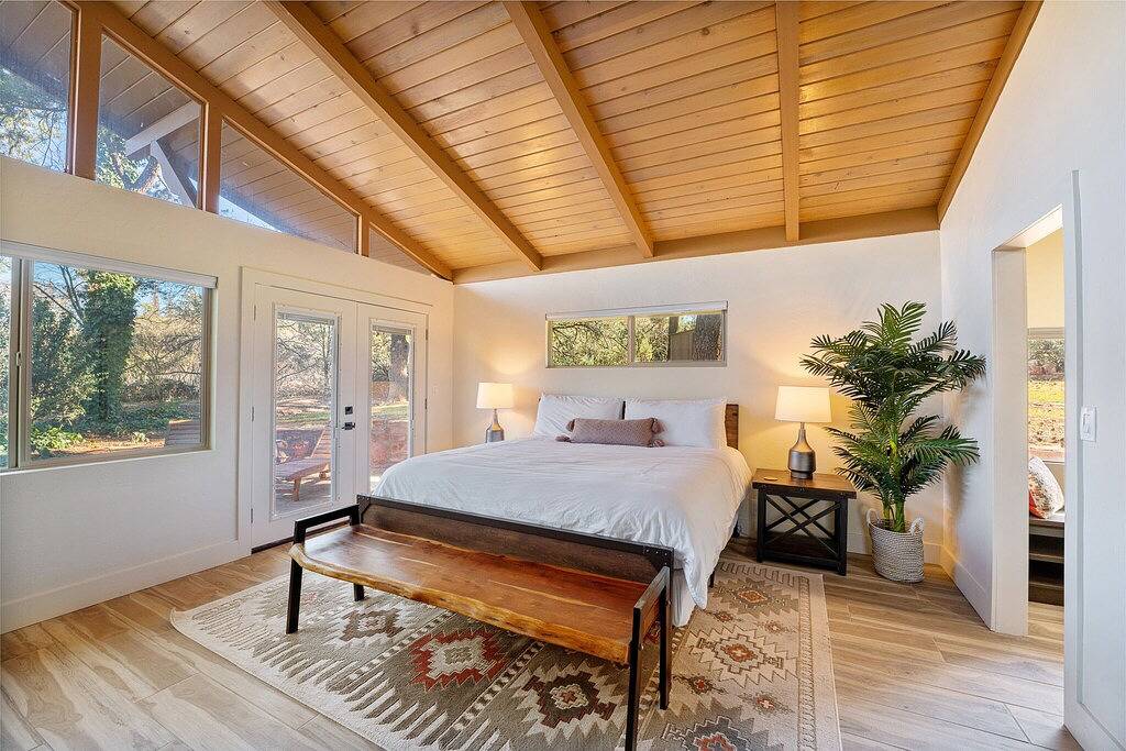 Brand New 2 Bed/2.5 Bath Renovation, Centrally Located in Sedona in Sedona, Oak Creek Canyon