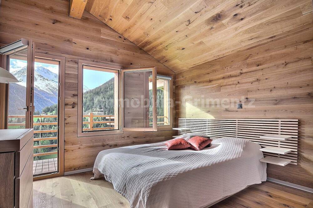 Very comfortable chalet on 3 levels for 8 people, living room with fireplace, kitchen area with dish in Grimentz, Anniviers