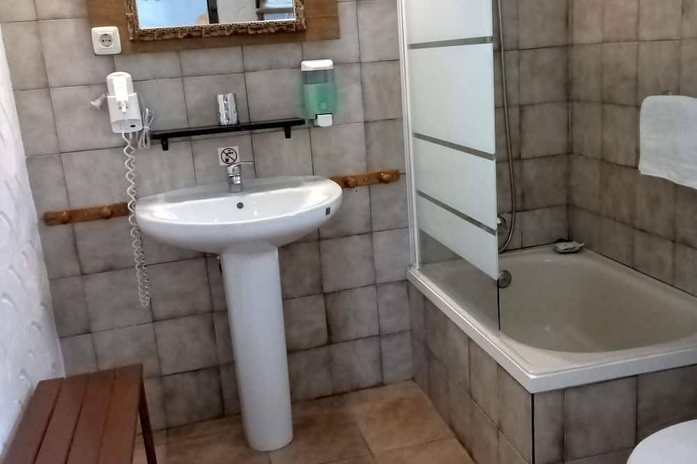 Casa Ambar 75 m² con piscina, bicicleta y kayak, caja fuerte e internet Wifi. in Playa de Zahora, Barbate