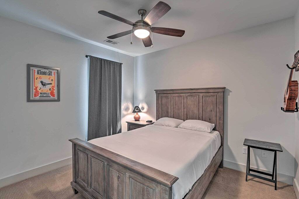 Ganze Wohnung, Modern Nashville Condo: 7 Mi to Downtown! in Nashville, Tennessee