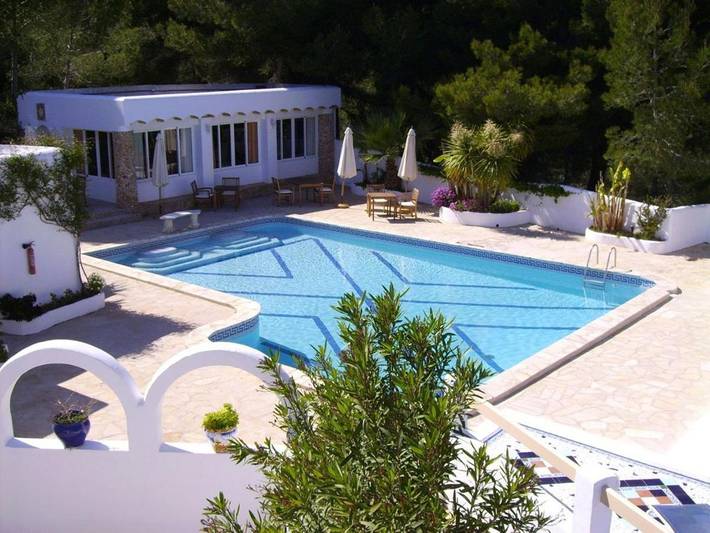 Ferienwohnung für 2 Personen, mit Balkon und Terrasse sowie Garten und Pool in Platja es Figueral