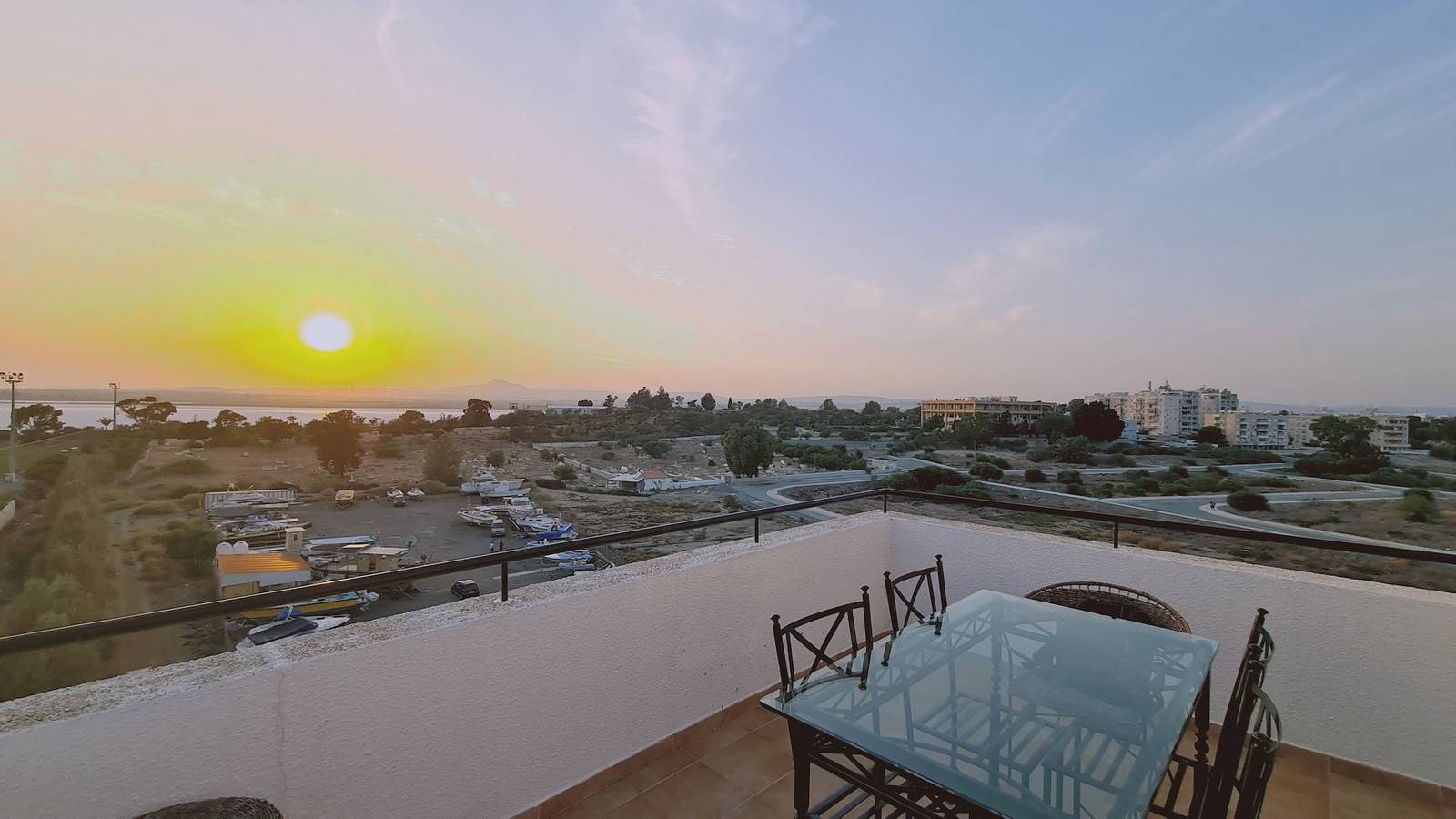 Appartement entier, 69 Lca - Stay Sea and Salt Lake Panoramic View Apt in Larnaca, District de Larnaca
