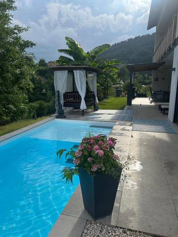 Ferienwohnung für 2 Personen, mit Garten und Pool sowie Sauna und Ausblick in Saarburg und Umgebung