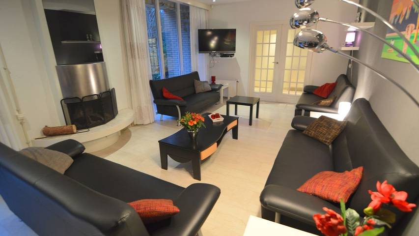 Ferienhaus für 16 Personen, mit Terrasse und Pool sowie Garten und Seeblick, mit Haustier am Veluwemeer