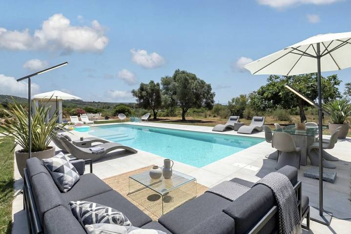 Agriturismo per 8 persone, con Balcone/Terrazza e Giardino nonché Piscina a Olmedo