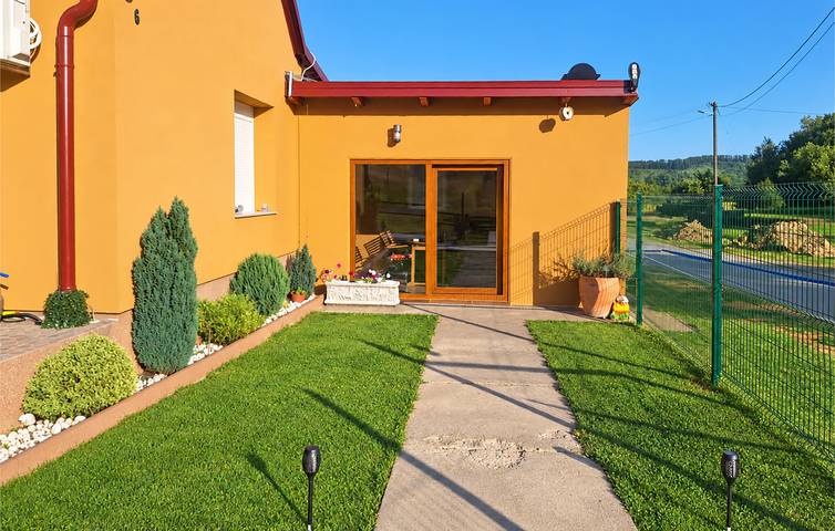 Schicke 100 m² große Wohnung mit Terrasse, Whirlpool und Parkplatz – Entspannen und die Seele baumeln lassen! in Pozega-Slawonien