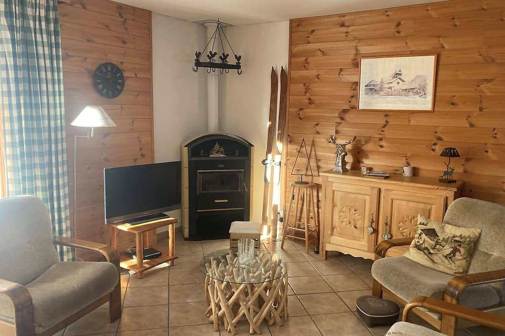Entire apartment, Duplex Apartment South Facing Terrace in Ceillac, Queyras