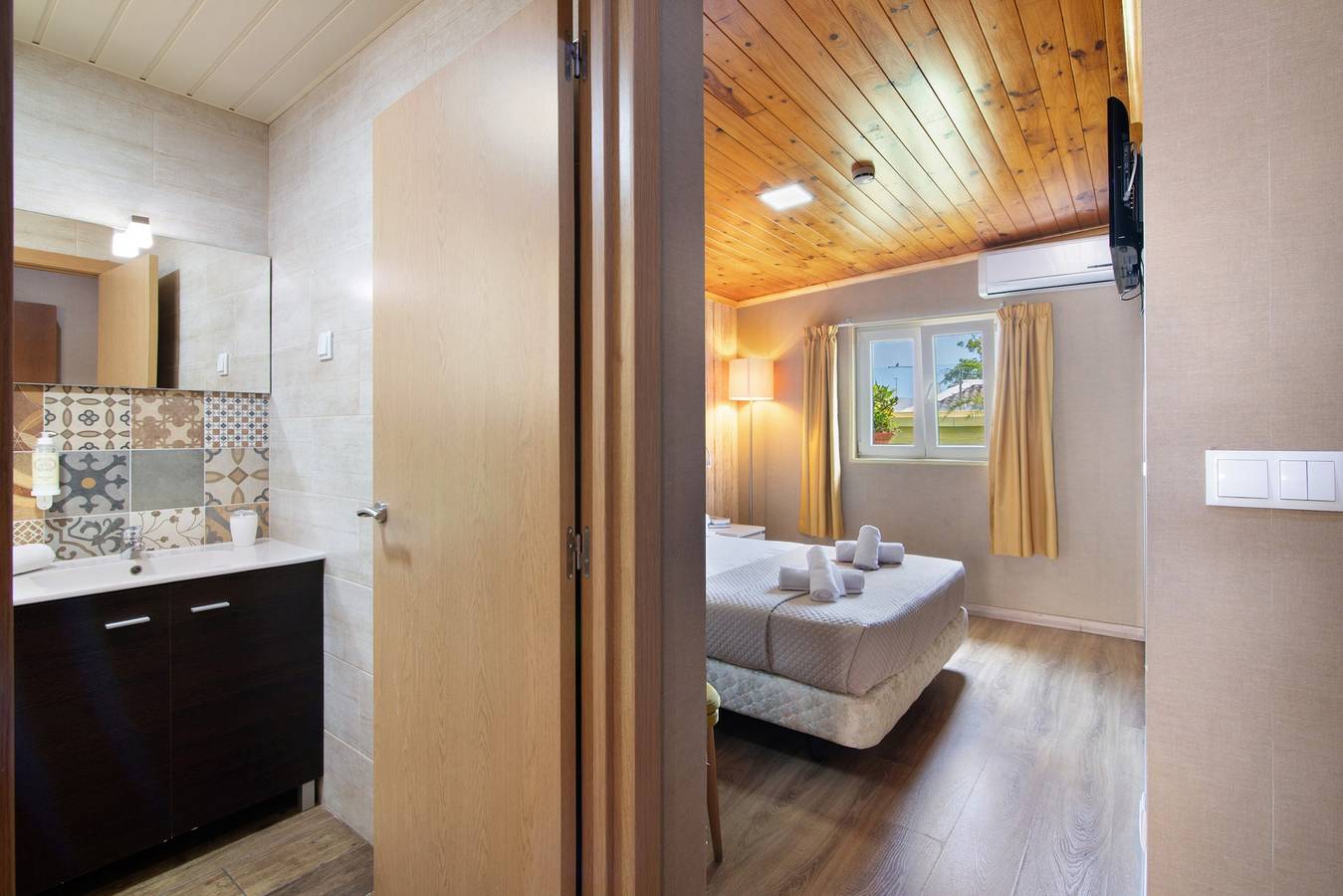 Room 'Quarto Casal Standard 201' with Shared Terrace, Wi-Fi and Air Conditioning in São Pedro, Faro
