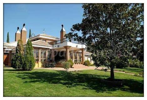 Chalet para 42 personas, con piscina para niños y jardín además de piscina y terraza en Provincia de Toledo - 2