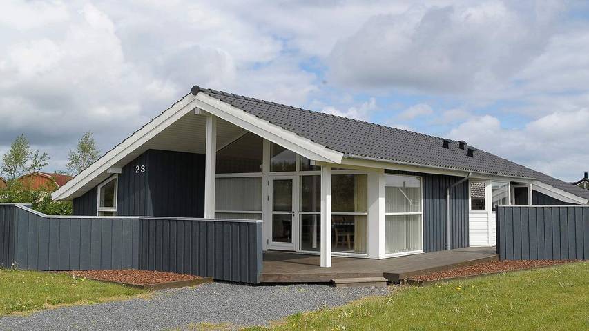 Ferieudlejning for 9 personer, med jacuzzi og terrasse samt sauna i Hasmark Strand