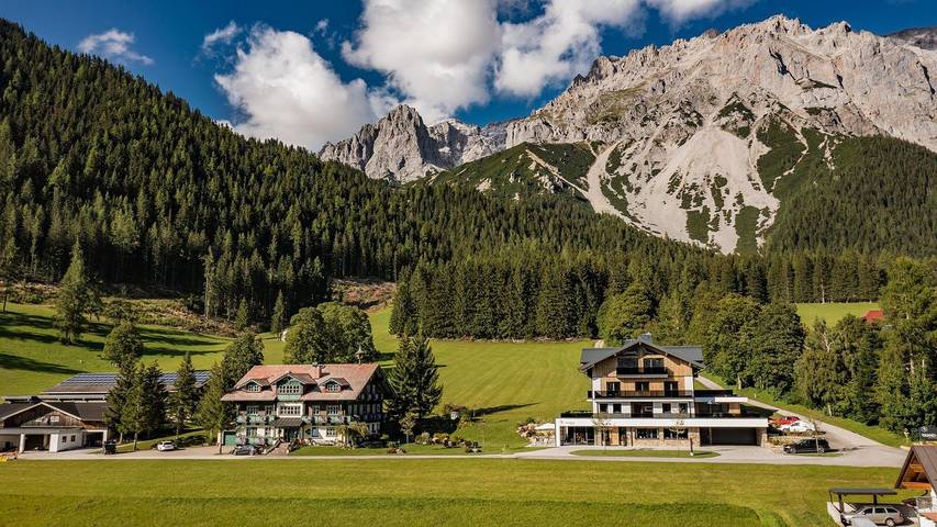 Bauernhof für 4 Personen, mit Ausblick und Sauna sowie Garten, kinderfreundlich in Ramsau am Dachstein