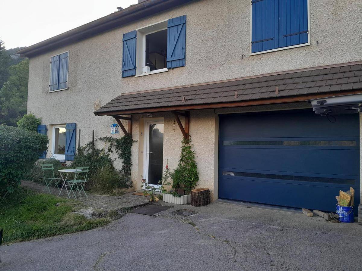 Double Room with Private Bathroom in Saint-Claude (Jura), Parc naturel régional du Haut-Jura