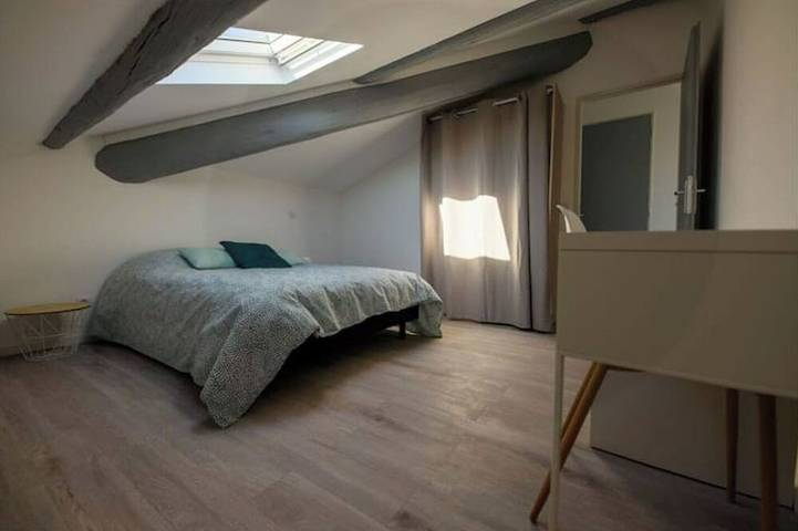 Entire apartment, ⭐️Apartment near the train station and the Polygone shopping center⭐️ in Béziers, Mediterranean Coast (France)