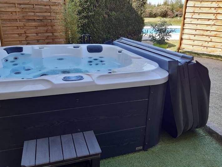 Gîte pour 2 personnes, avec terrasse ainsi que piscine et jacuzzi dans les Vosges - 2