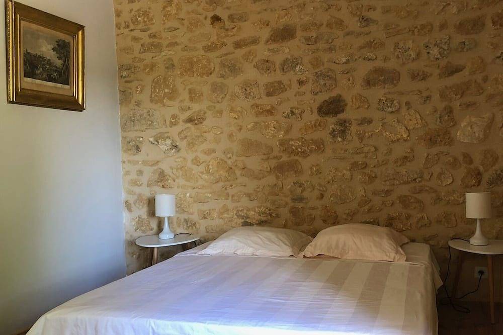 House on the ramparts in the heart of the royal bastide of Domme in Domme, Périgord Noir