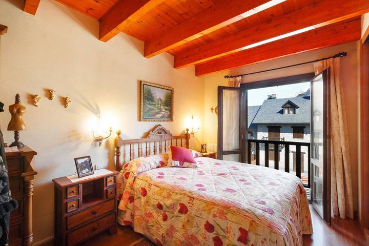 Chalet 'Torres De Vallibierna' mit Bergblick, Gemeinschaftspool und WLAN in Cerler, Benasque