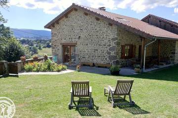 Gîte pour 10 personnes, avec sauna et jardin dans Chalmazel-Jeansagnière