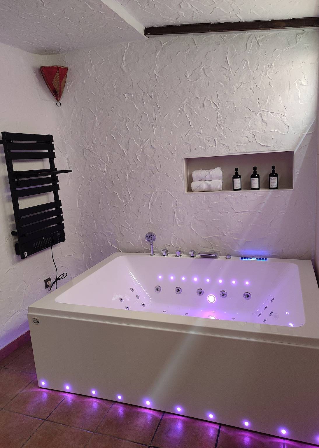 Beach Rúbe apartamento con Jacuzzi privado a 4 min de la playa, Wi-Fi y A/C in El Paraiso Torrevieja, Torrevieja