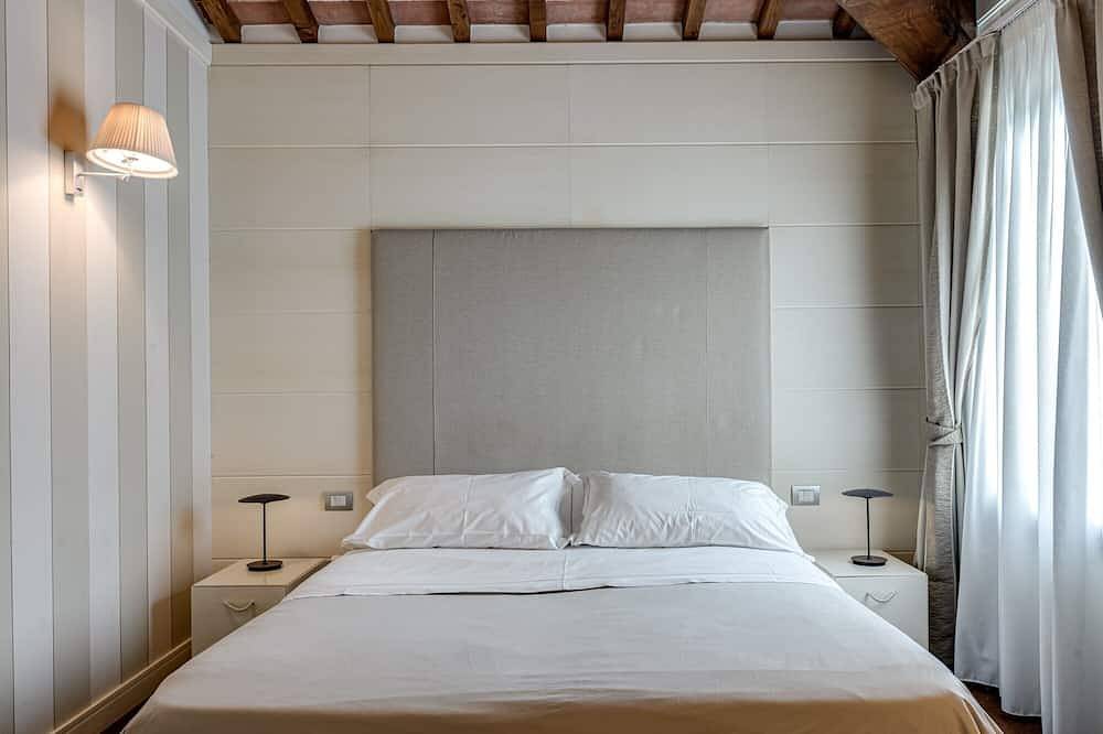 Entire apartment, Molo 73 - Giglio Room with Breakfast and Parking in Empoli, Florence Province