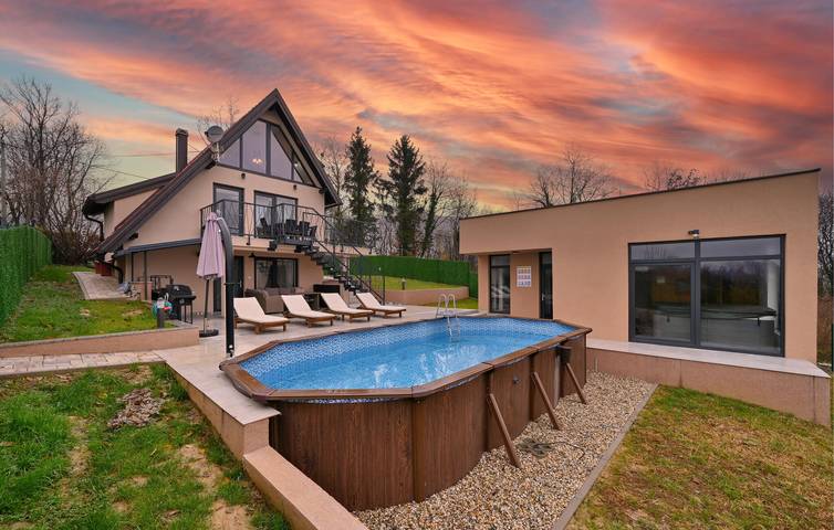 Ferienhaus für 6 Personen, mit Garten und Pool sowie Ausblick und Sauna, mit Haustier