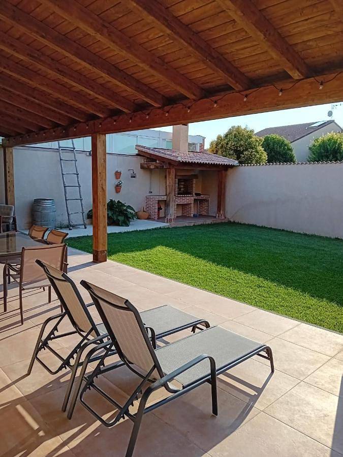 Maison de campagne pour 2 personnes, avec Terrasse et Jardin ainsi que Piscine et Vue dans Crespos