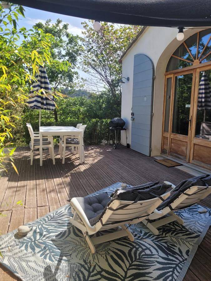 Location de vacances pour 3 personnes, avec jacuzzi ainsi que piscine et jardin à Cabasse - 2