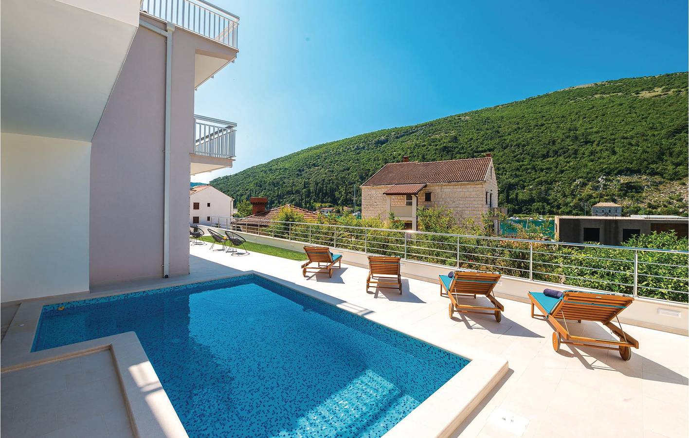 Ganze Ferienwohnung, Charmante 2-Zimmer-Wohnung mit Pool in der Nähe der Küste und des Flusses Mokosica in Mokosica, Dubrovnik-Neretva
